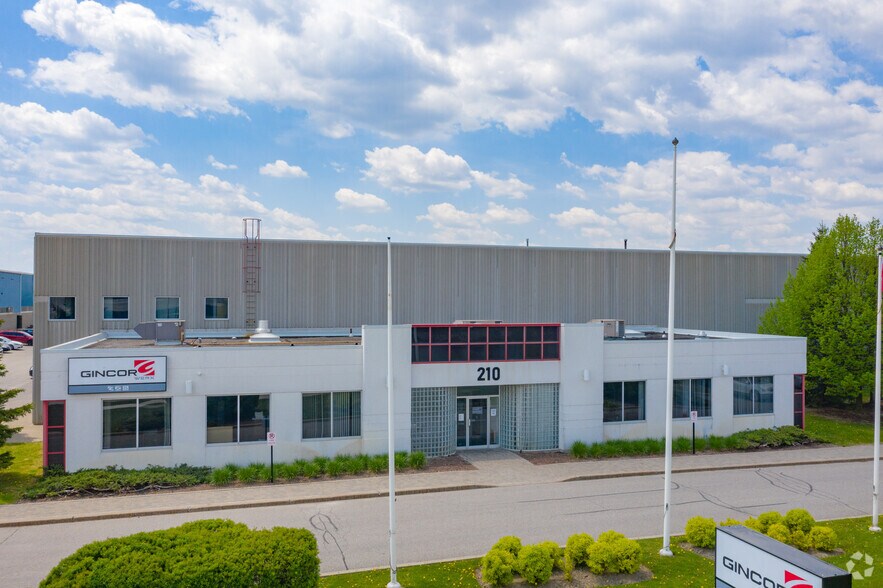 210 Harry Walker Pky N, Newmarket, ON L3Y 7B4