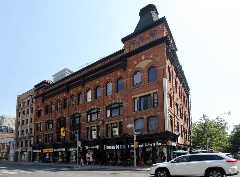 601-613 Yonge St, Toronto, ON for lease - Primary Photo - Image 1 of 2