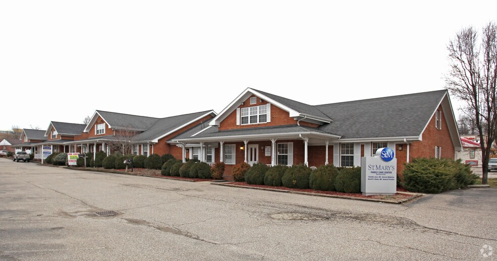 4 Chateau Ln, Barboursville, WV for sale - Building Photo - Image 1 of 30