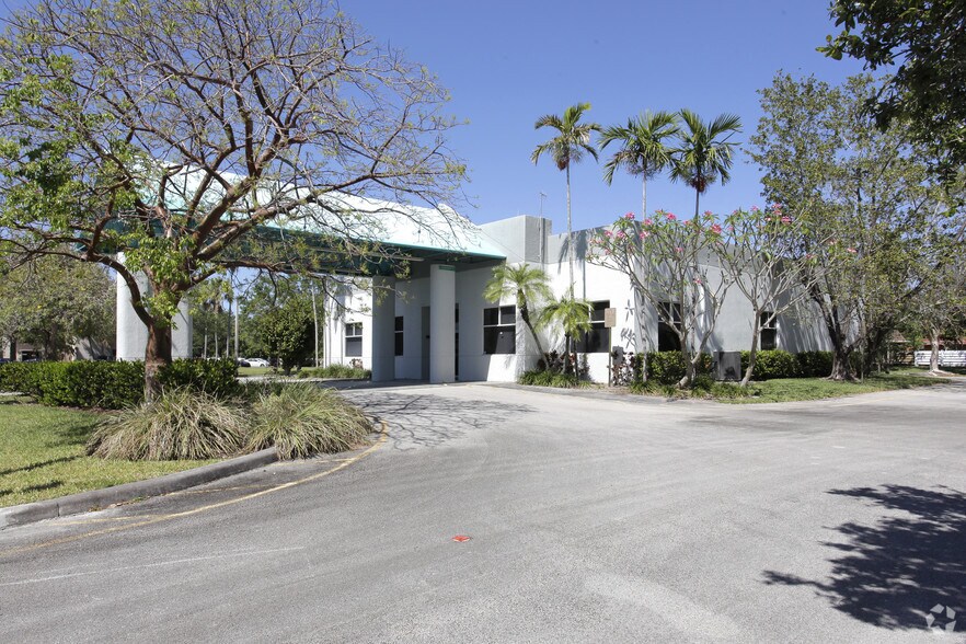 7850 N University Dr, Tamarac, FL for sale - Primary Photo - Image 1 of 1