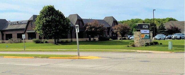 More details for W175N11162 Stonewood Dr, Germantown, WI - Retail for Lease