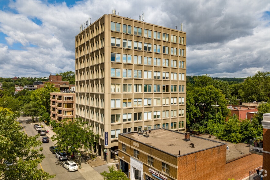 245 Av Victoria, Westmount, QC for lease - Building Photo - Image 1 of 7