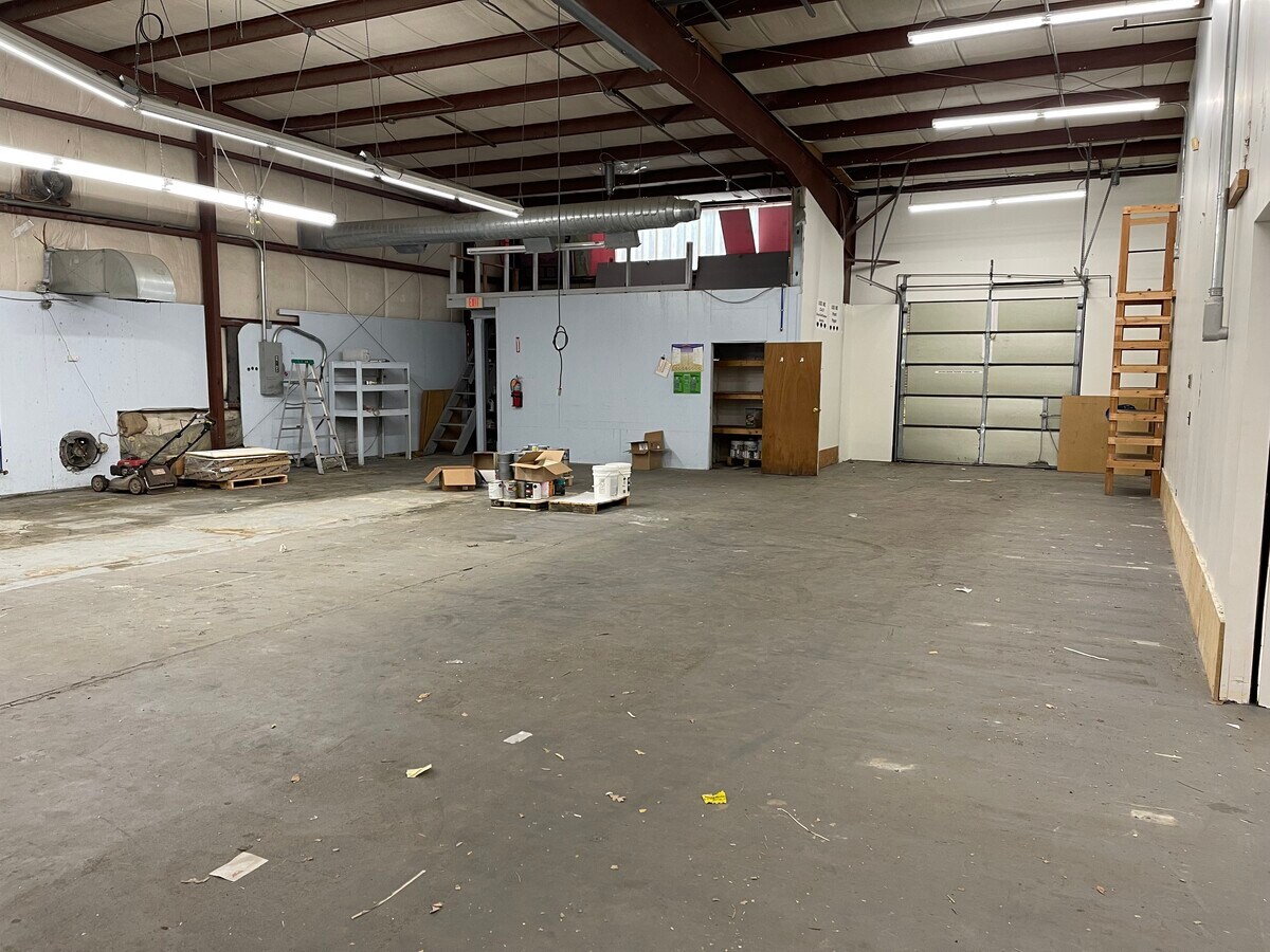 14 Veronica Ave, Somerset, NJ 08873