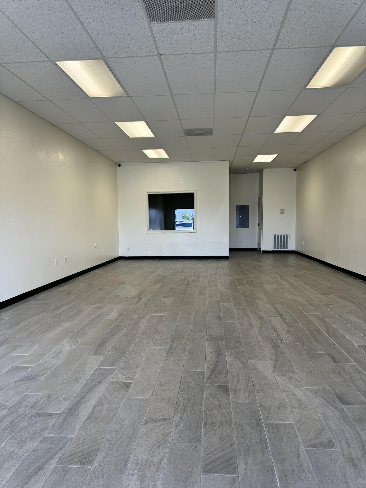 2401 Pecan, McAllen, TX for lease Interior Photo- Image 1 of 3