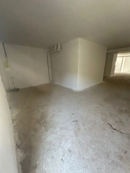 Retail in Fontenay-sous-Bois for lease - Building Photo - Image 1 of 7