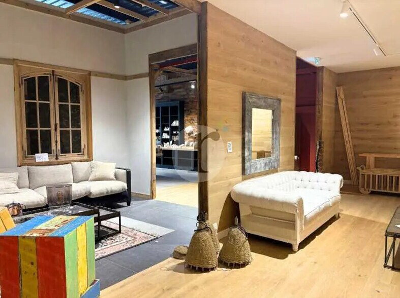 Retail in Bouvines for lease - Building Photo - Image 3 of 12