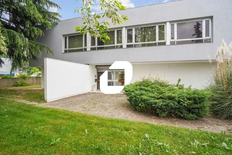 Flex in Chilly-Mazarin for lease Building Photo- Image 1 of 20