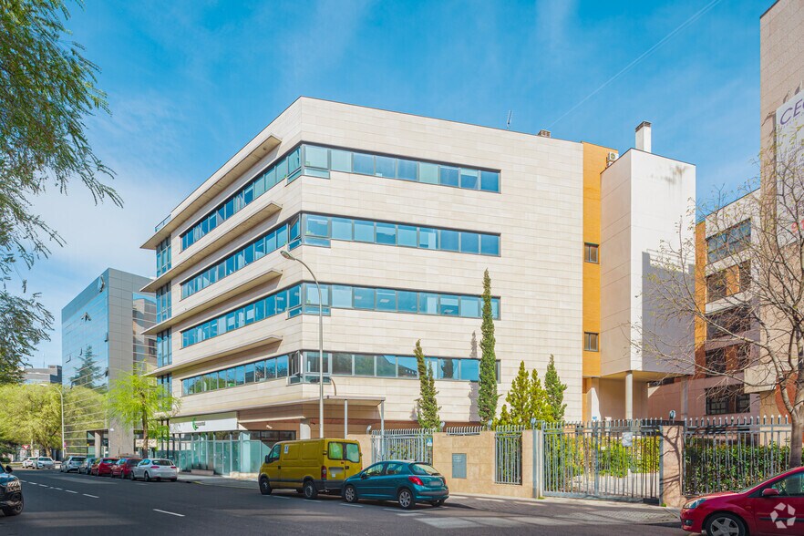 Calle de Cronos, 20, Madrid, Madrid for lease - Building Photo - Image 2 of 4