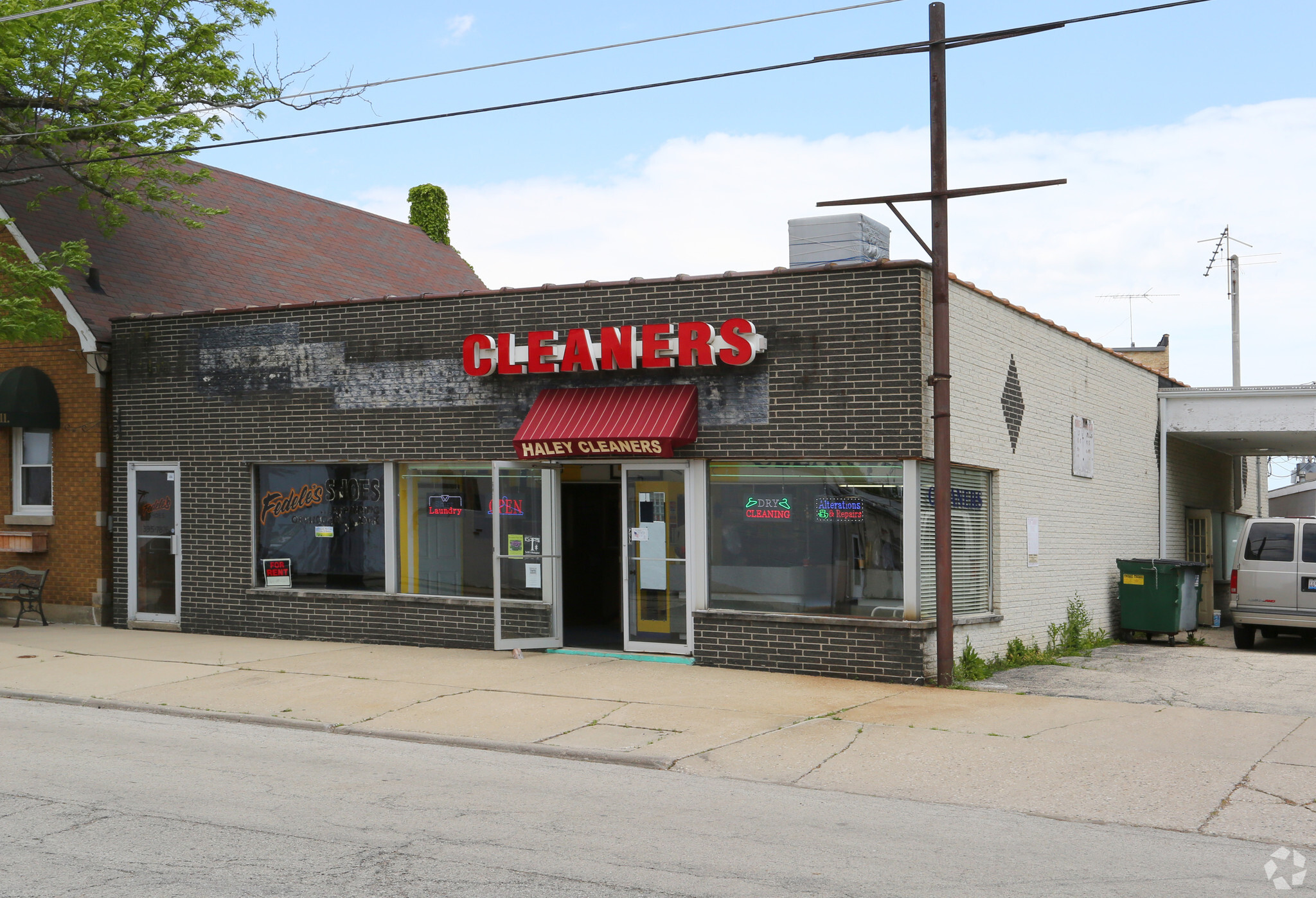 957 Victoria St, Antioch, IL for sale Primary Photo- Image 1 of 1