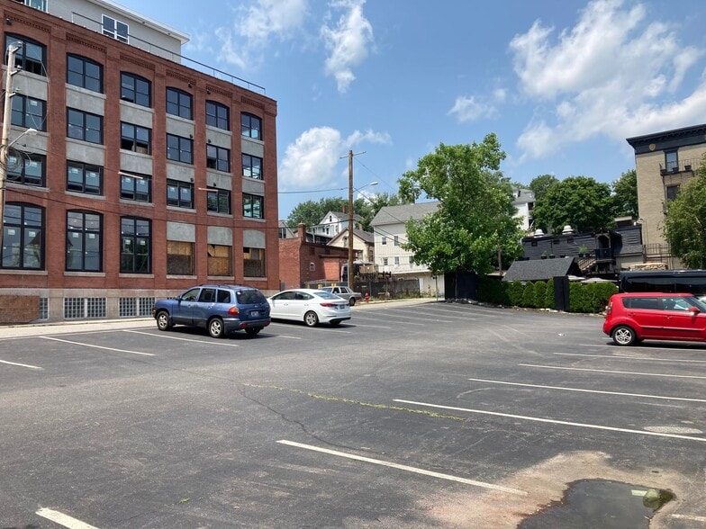 43 Railroad St, Woonsocket, RI for lease - Building Photo - Image 3 of 7
