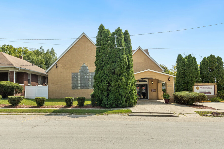 1214 Brown Ave, Joliet, IL for sale - Primary Photo - Image 1 of 8