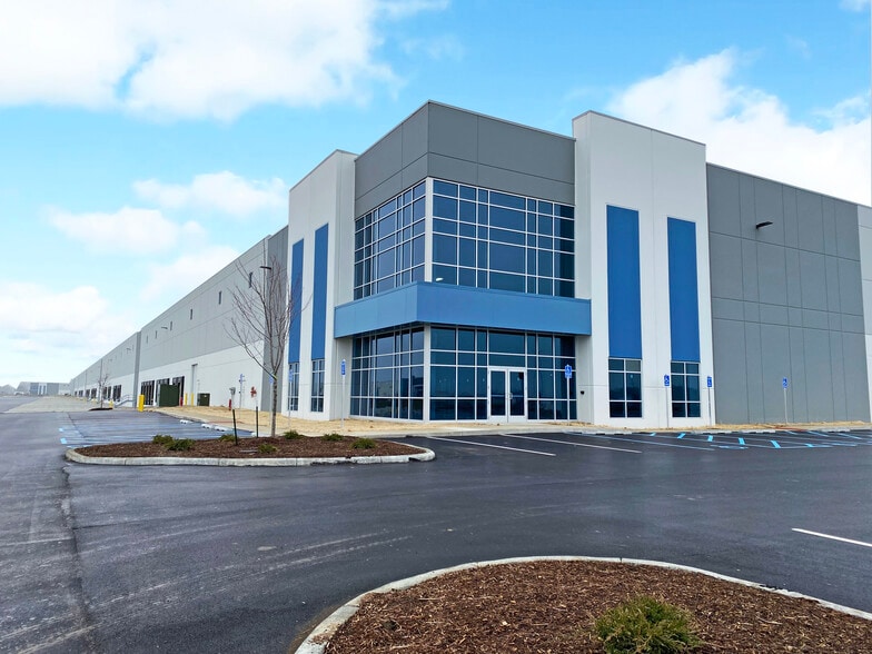 5424 S Albert S. White Dr, Whitestown, IN for sale - Building Photo - Image 1 of 1