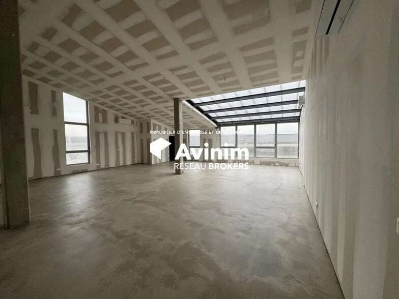 Flex in Bordeaux for lease - Building Photo - Image 1 of 24