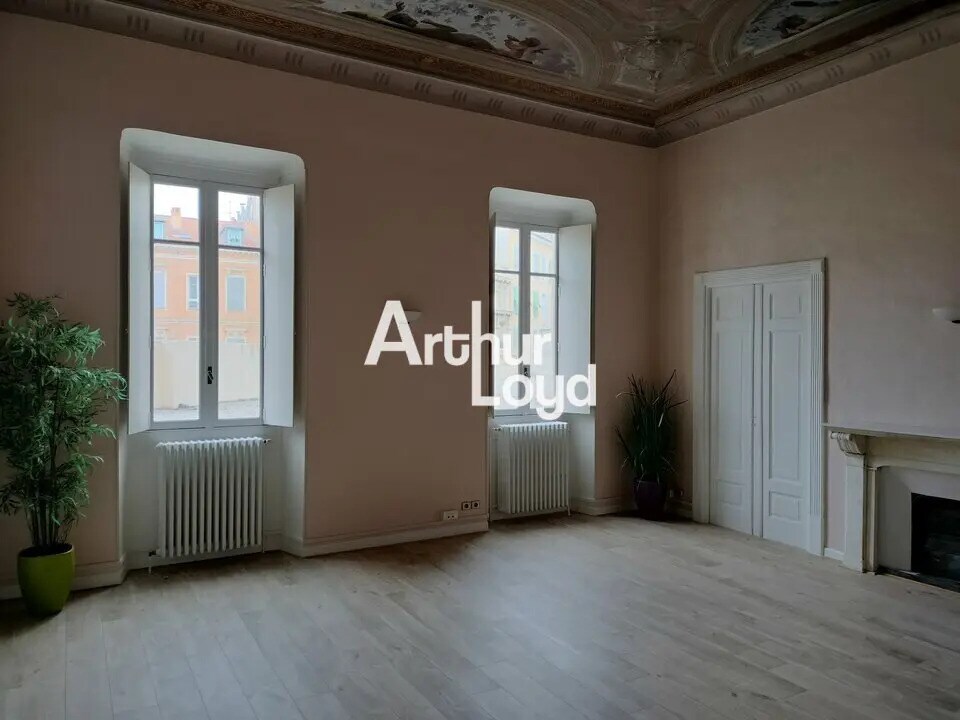 Office in Nice for lease Interior Photo- Image 1 of 12