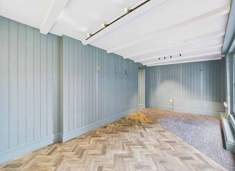 52 Market Pl, Wantage for lease - Building Photo - Image 3 of 8