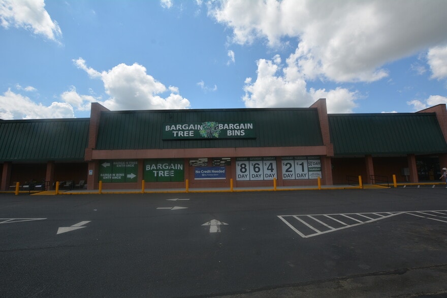 1540-1556 Greenbrier Dear Rd, Anniston, AL for lease - Building Photo - Image 2 of 10