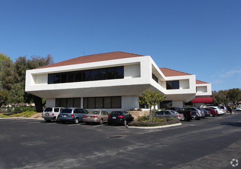 1601 Carmen Dr, Camarillo, CA 93010