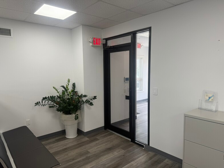 441 Franklin Ave, Franklin Square, NY for lease - Building Photo - Image 2 of 28