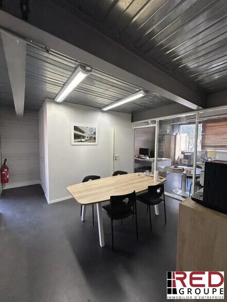 Office in Aix-en-Provence for lease - Building Photo - Image 2 of 5