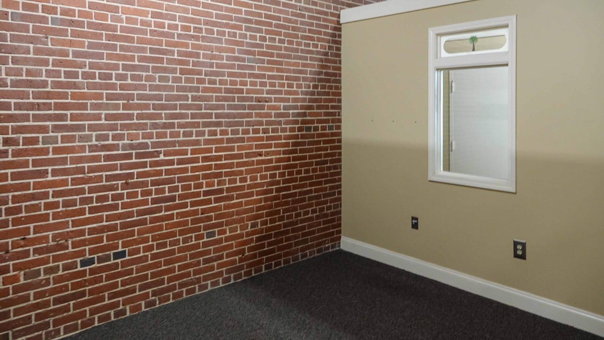 1021 S Main St, Greenville, SC for lease Interior Photo- Image 1 of 4