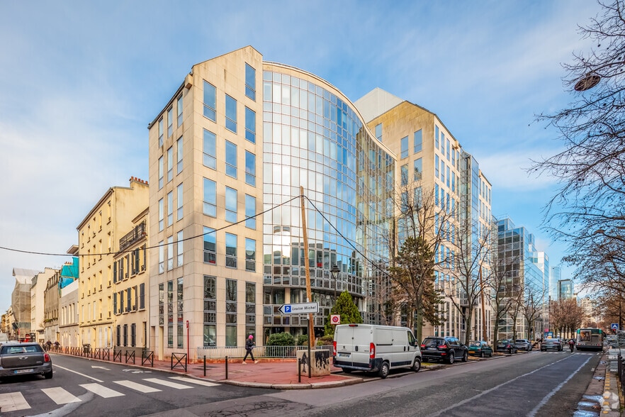 38 Rue Jacques Ibert, Levallois-Perret for lease - Primary Photo - Image 1 of 4