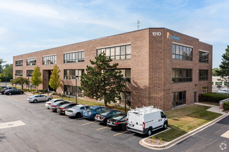 1910-1920 S Highland Ave, Lombard, IL for sale - Primary Photo - Image 1 of 1