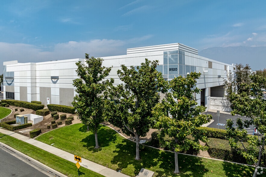 9520 7th St, Rancho Cucamonga, CA for lease - Building Photo - Image 3 of 8
