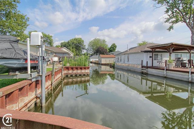 37924 Maplehill St, Harrison Township, MI for sale - Building Photo - Image 2 of 13