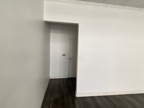 16060 Ventura Blvd, Encino, CA for sale Interior Photo- Image 2 of 10