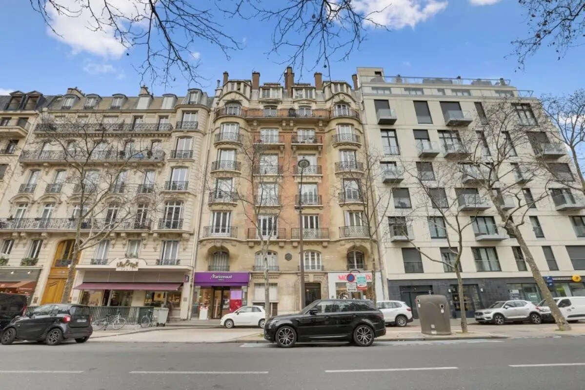 Office in Paris for sale Building Photo- Image 1 of 3