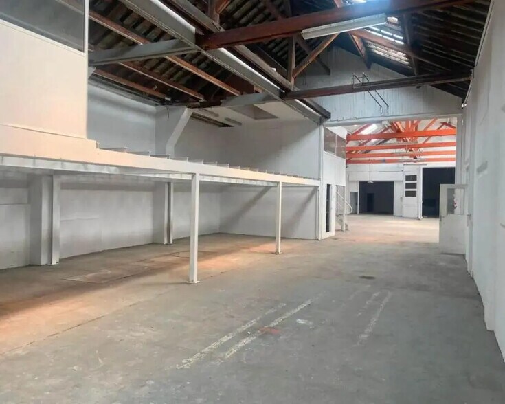 Flex in Le Havre for lease - Interior Photo - Image 2 of 5