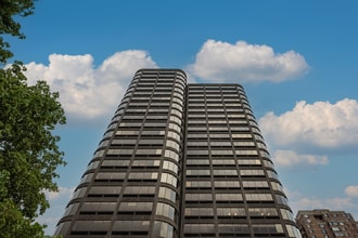 300 Rue Léo-Pariseau, Montréal, QC for lease Building Photo- Image 1 of 8