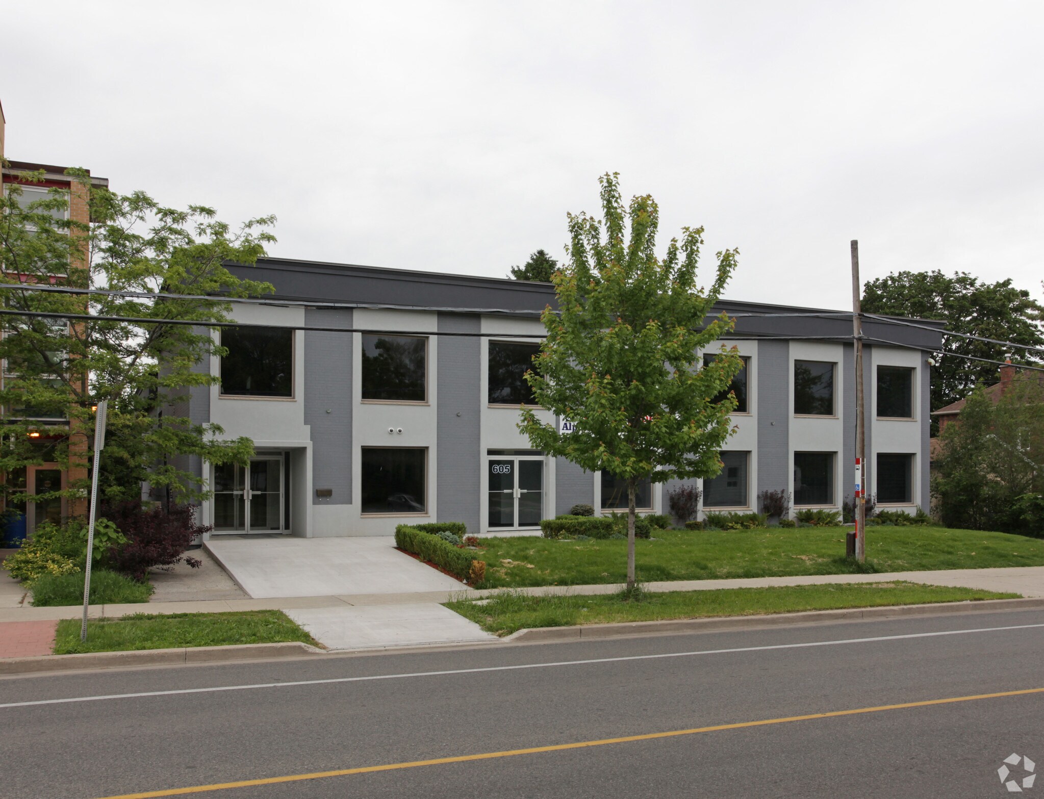 605 Royal York Rd, Toronto, ON for sale Primary Photo- Image 1 of 1