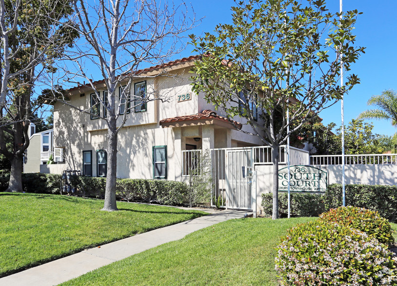 736 Baker St, Costa Mesa, CA for sale - Primary Photo - Image 1 of 1