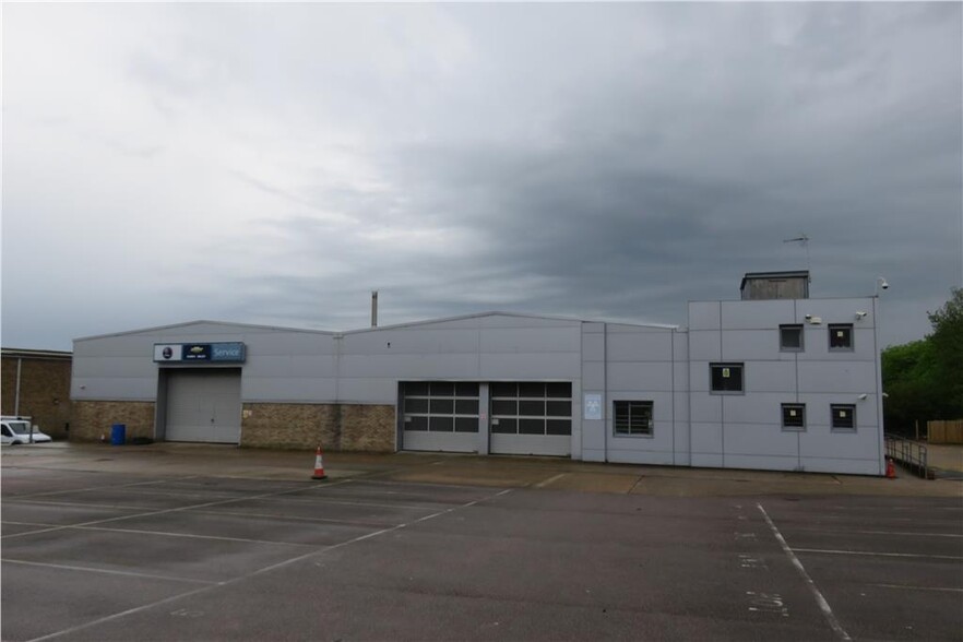 2-6 Bilton Way, Luton for lease - Building Photo - Image 2 of 4