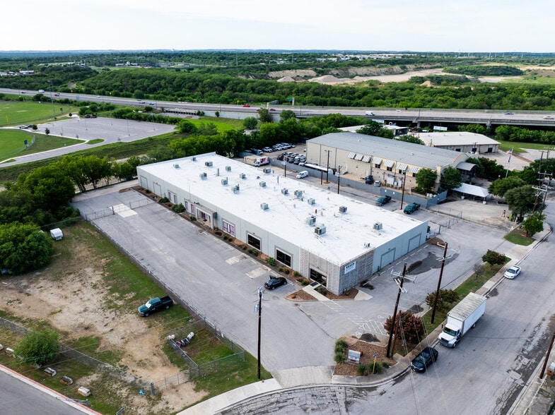 3503 Crosspoint, San Antonio, TX for lease - Building Photo - Image 2 of 5