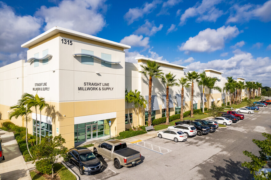 1315 N Jog, West Palm Beach, FL for lease - Building Photo - Image 2 of 15