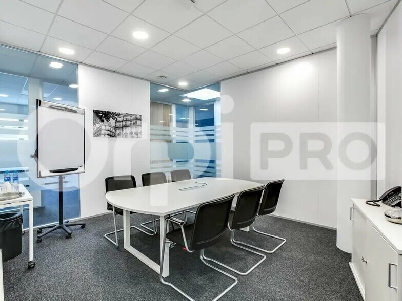 Office in Bourg-la-Reine for lease - Interior Photo - Image 2 of 12