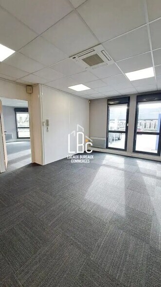 31 Rue Bobby Sands, Saint-Herblain for lease - Building Photo - Image 3 of 14