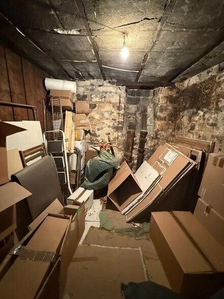 Retail in Paris for lease - Interior Photo - Image 3 of 4