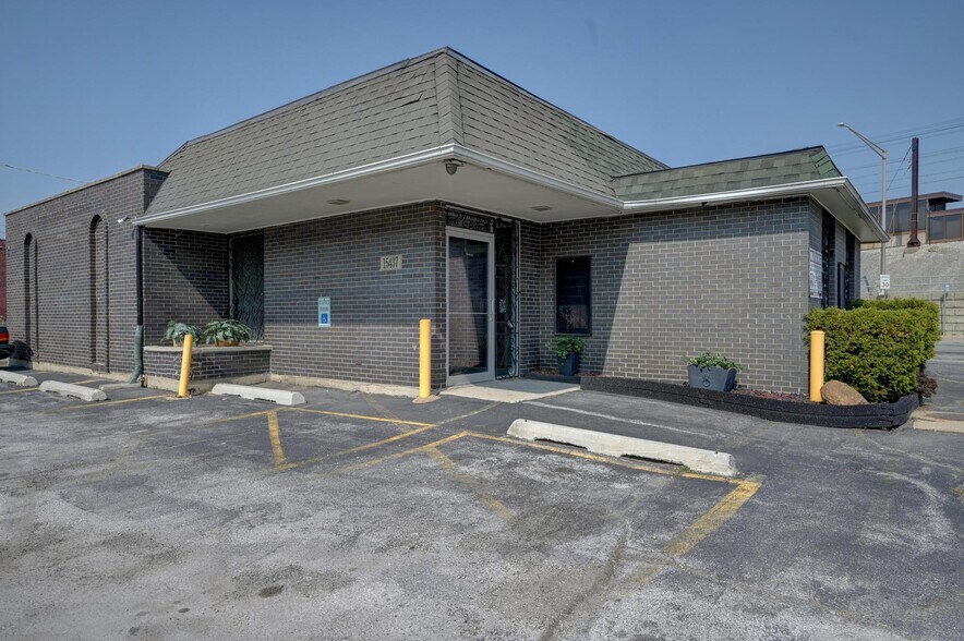15437 Broadway Ave, Harvey, IL 60426 Chicago Land Trust