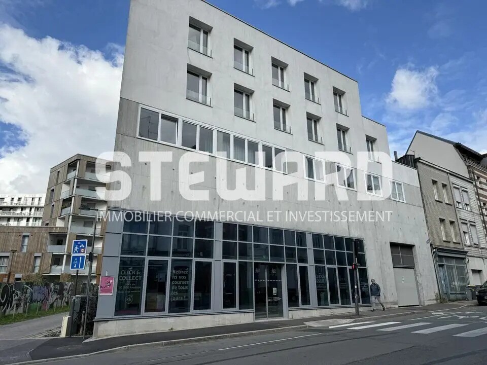 Retail in Lille for lease Building Photo- Image 1 of 15