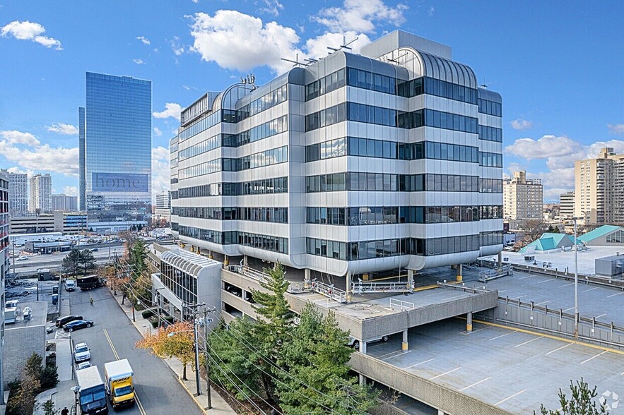 1 Bridge Plz N, Fort Lee, NJ for lease - Building Photo - Image 2 of 13