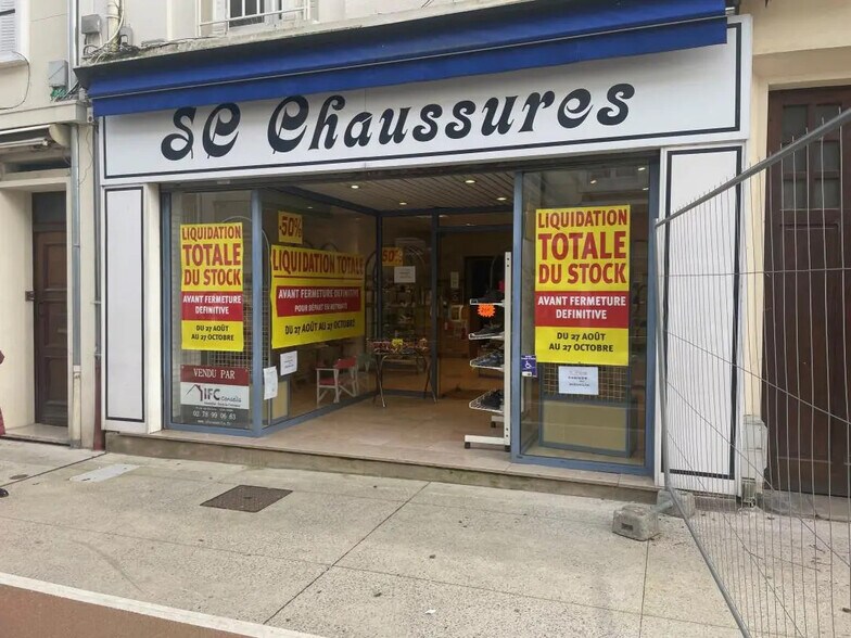 Retail in Vernon for lease - Building Photo - Image 1 of 7