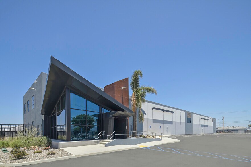 16325 S Main St, Gardena, CA for lease - Building Photo - Image 1 of 12