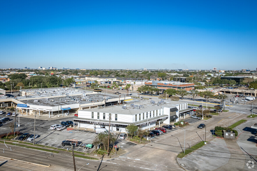 6802 Mapleridge St, Bellaire, TX for lease - Aerial - Image 3 of 4