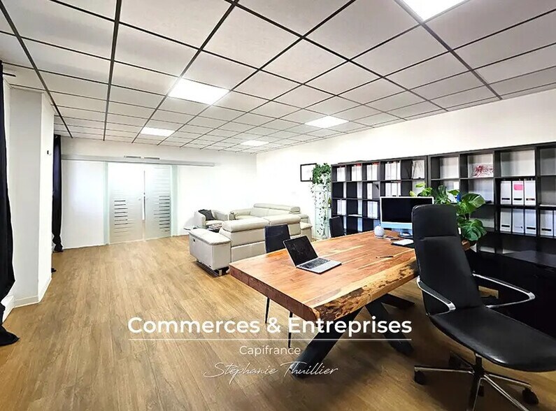 Office in Aix-en-Provence for lease - Building Photo - Image 2 of 12