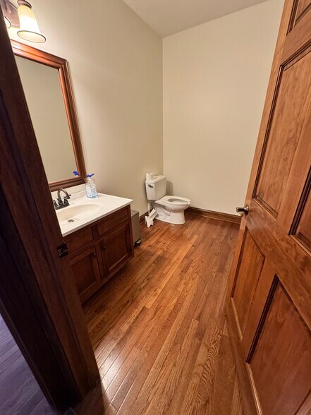 109 Chase Dr, Hurricane, WV for lease - Interior Photo - Image 3 of 10