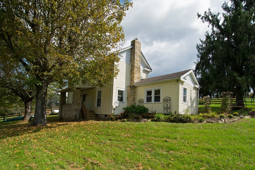 67 Alderson Heights Rd, Alderson, WV 24910