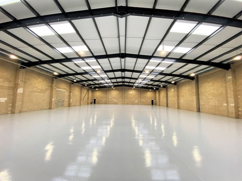 3-4 Fairfield Trade Park, Kingston Upon Thames for lease - Interior Photo - Image 3 of 39